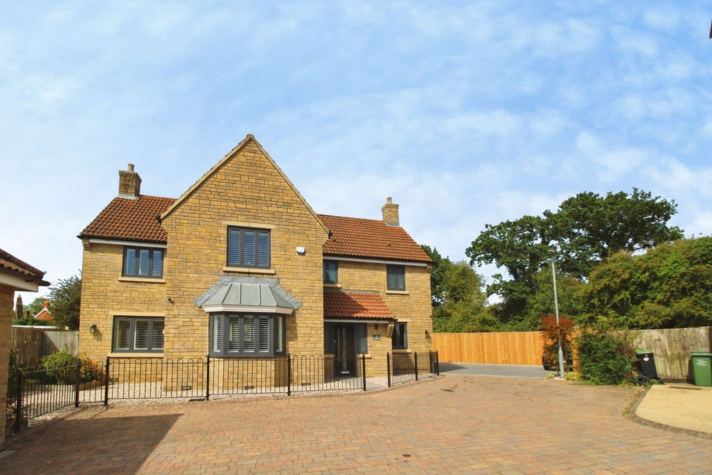 Property photo 1 of 45