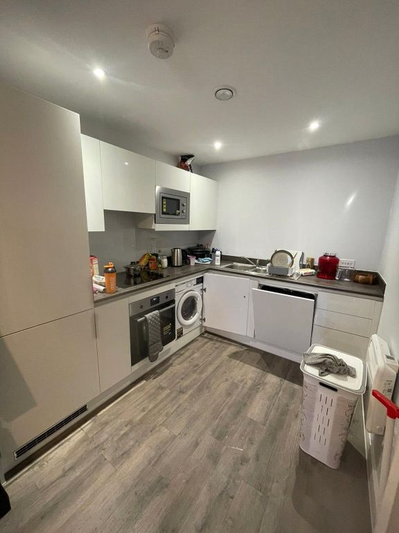Property photo 3 of 7 Kitchen