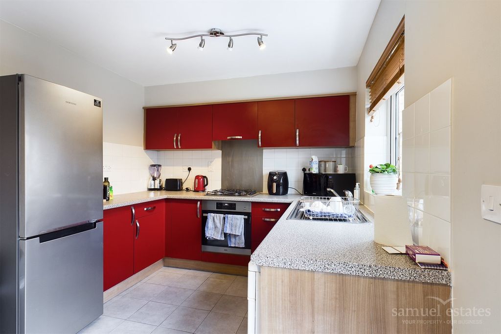 Property photo 2 of 12 Kitchen