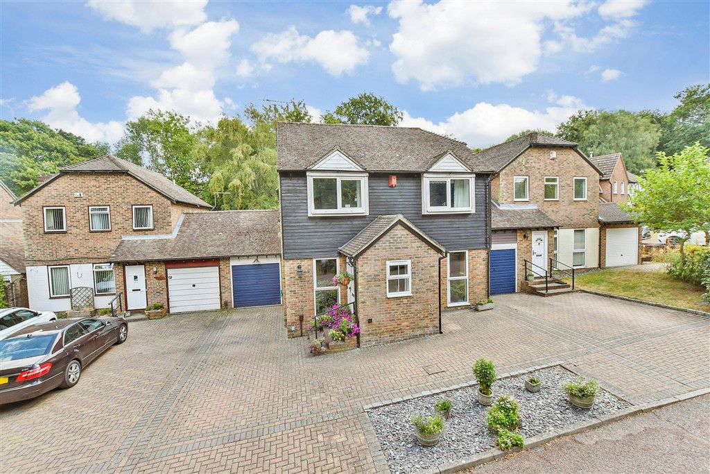 Property photo 1 of 11 External (Brochure)