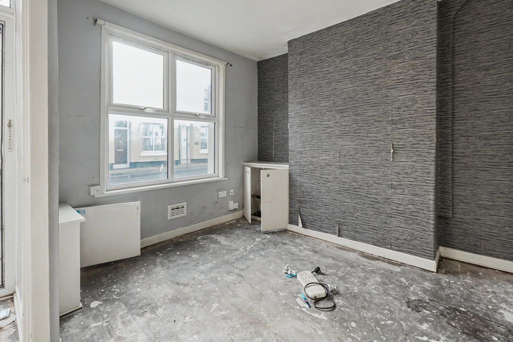 Property photo 2 of 14 27 Grange Street, Liverpool, L6 4Ay