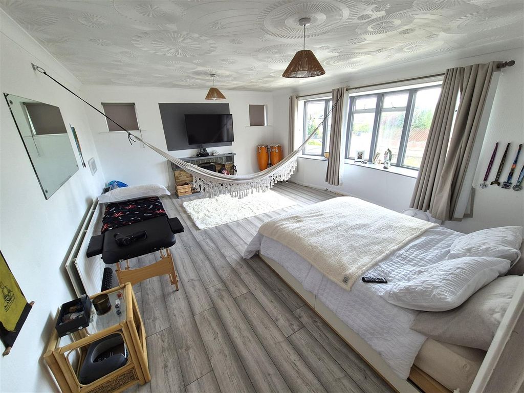 Property photo 2 of 8 50Maurlo1.Jpg