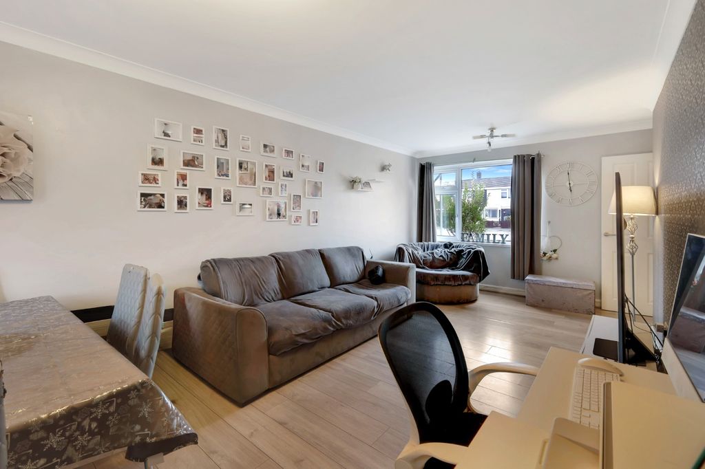 Property photo 3 of 11 4791305