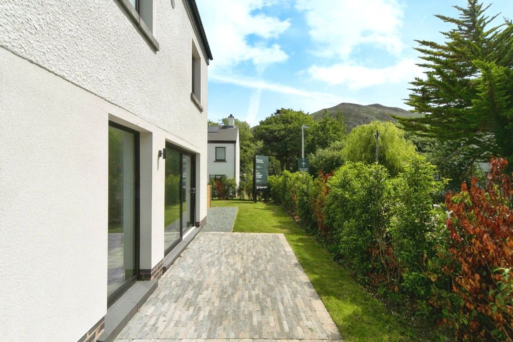 Property photo 2 of 10 Rear