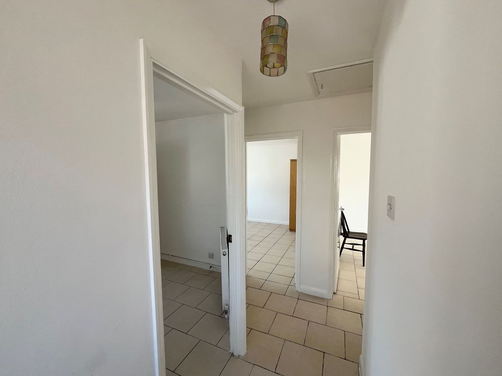 Property photo 2 of 7 Hallway