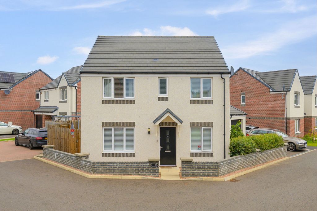 Property photo 1 of 33