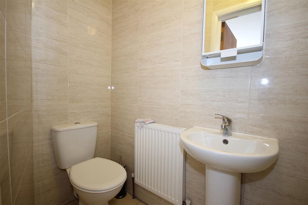 Property photo 2 of 4 En Suite.Jpg