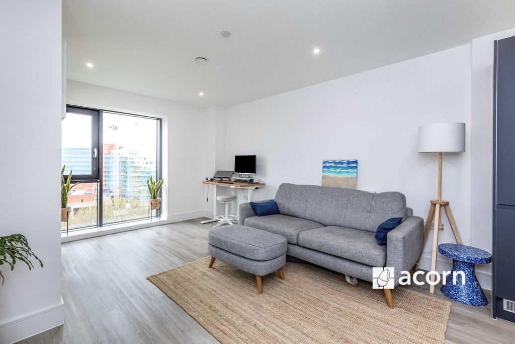 Property photo 3 of 10 F0F496Fe-5B16-F11...