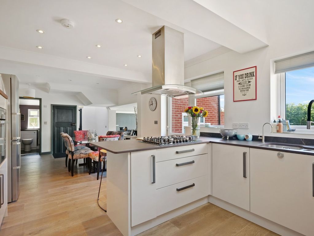 Property photo 3 of 34
