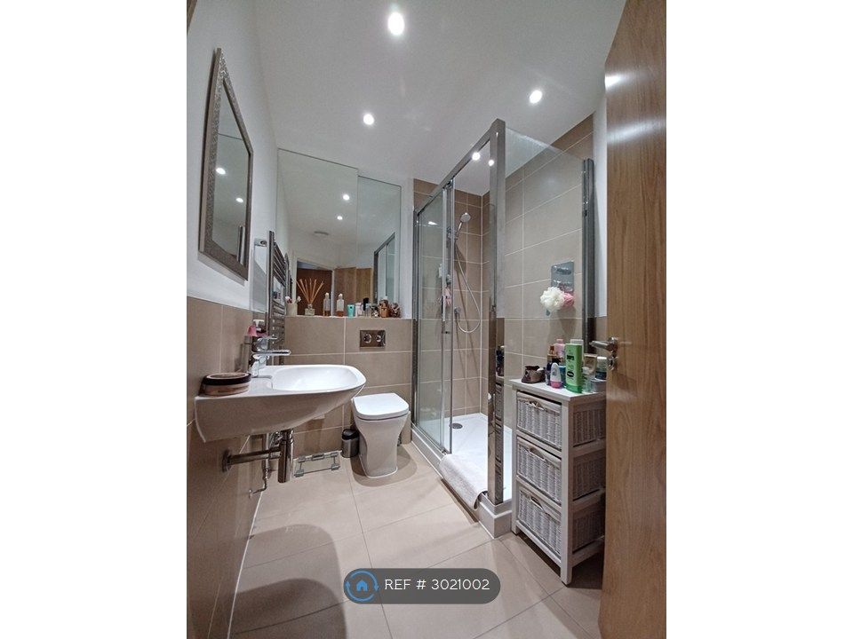 Property photo 3 of 7 Ensuite