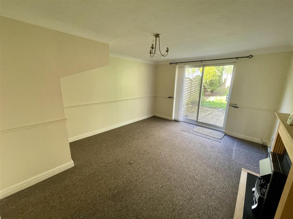 Property photo 3 of 10 Lounge