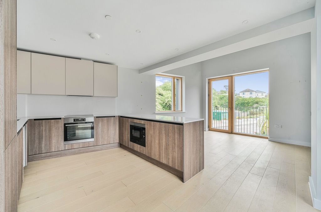 Property photo 2 of 20 1315344-3-685A958...
