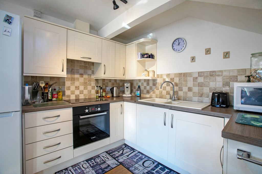 Additional image 5 of 1 bed flat for saleNewport Square, Launceston PL15