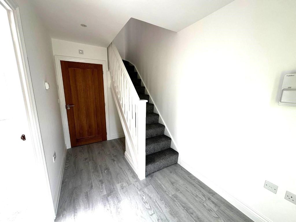 Property photo 2 of 12 281 Abbey Road Hallway 1.Jpg