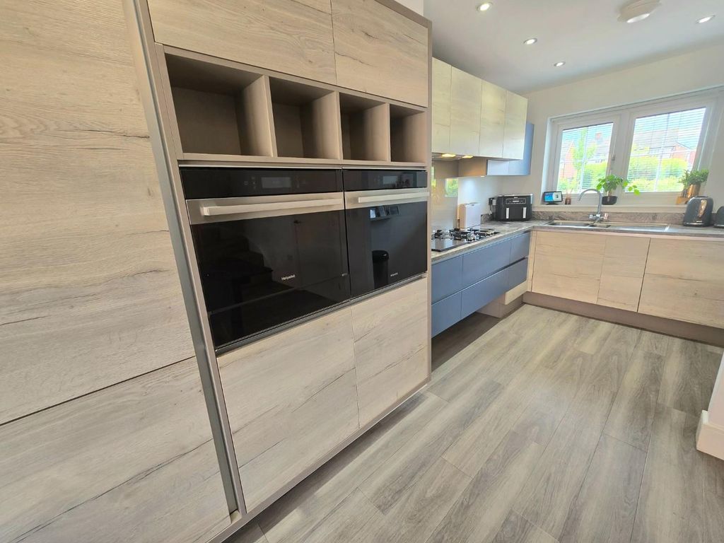 Property photo 3 of 16 Kitchen