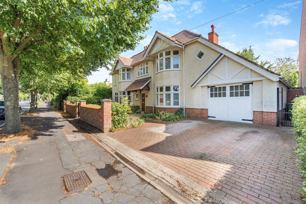 Property photo 2 of 18