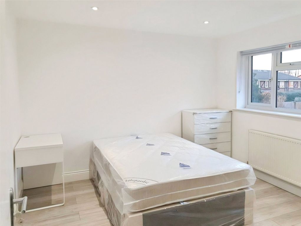 Property photo 1 of 7 Room