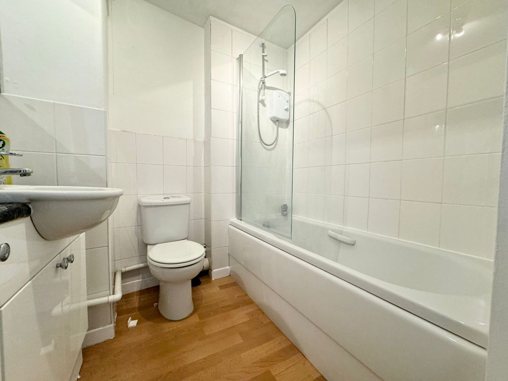 Property photo 2 of 7 Bathroom