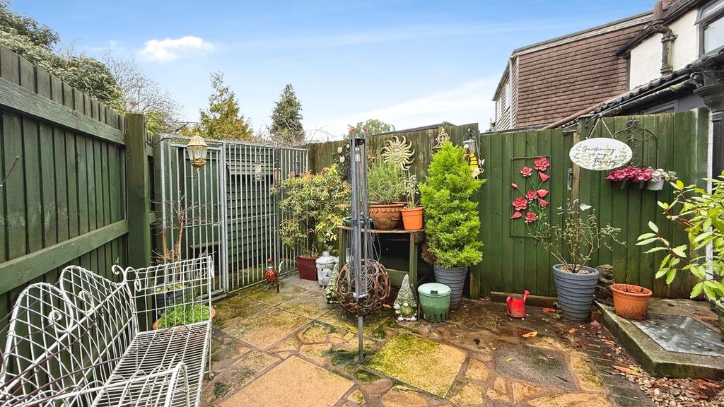 Property photo 2 of 15 Garden