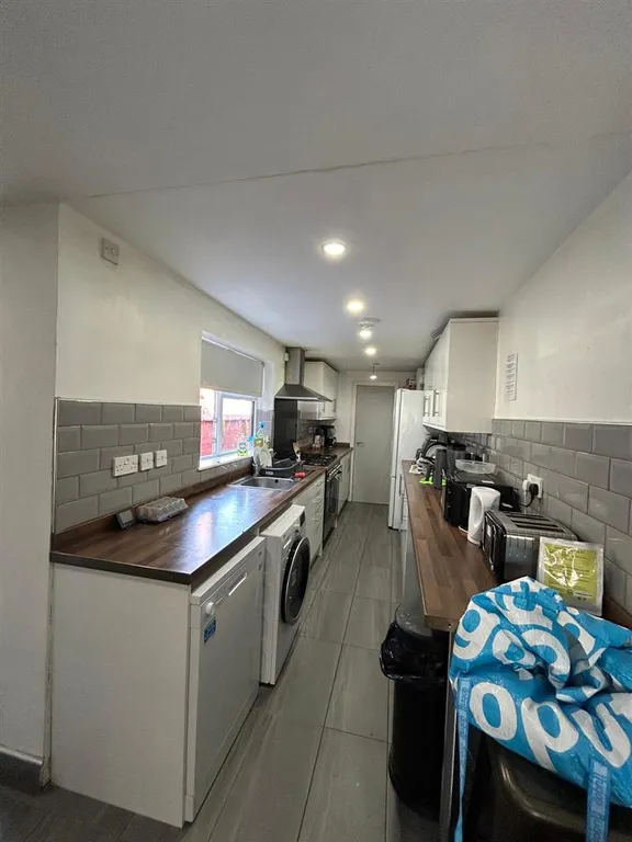 Apartment in Coventry, Ball Hill - More