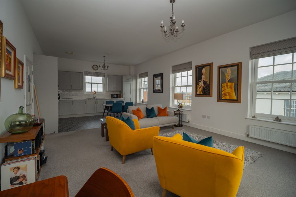 Property photo 2 of 22