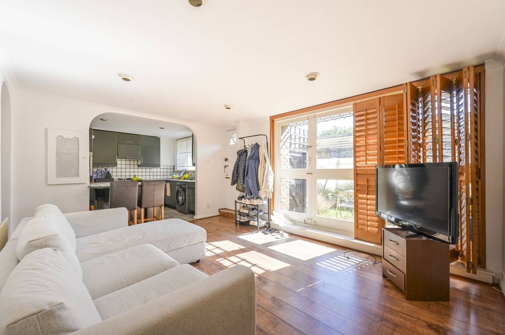 Property photo 2 of 12