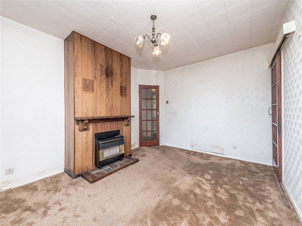 Property photo 3 of 28 Living Room