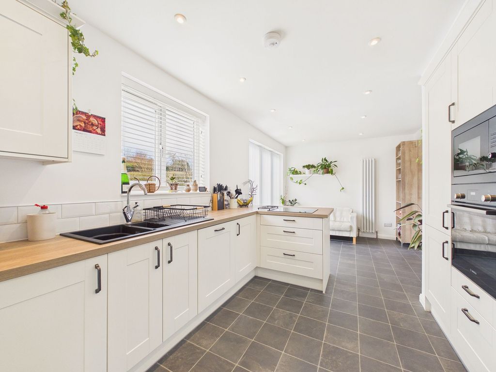 Property photo 2 of 12 Dining Kitchen