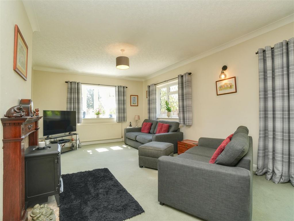Property photo 2 of 24 Dining Lounge