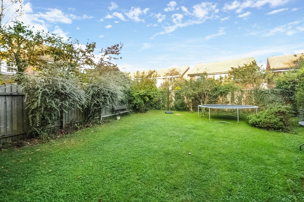 Property photo 2 of 7 Garden