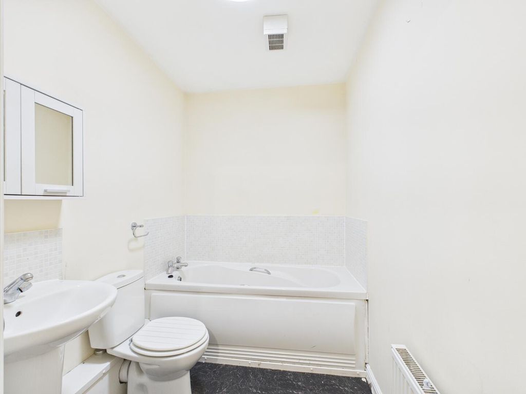 Property photo 3 of 9 Bathroom
