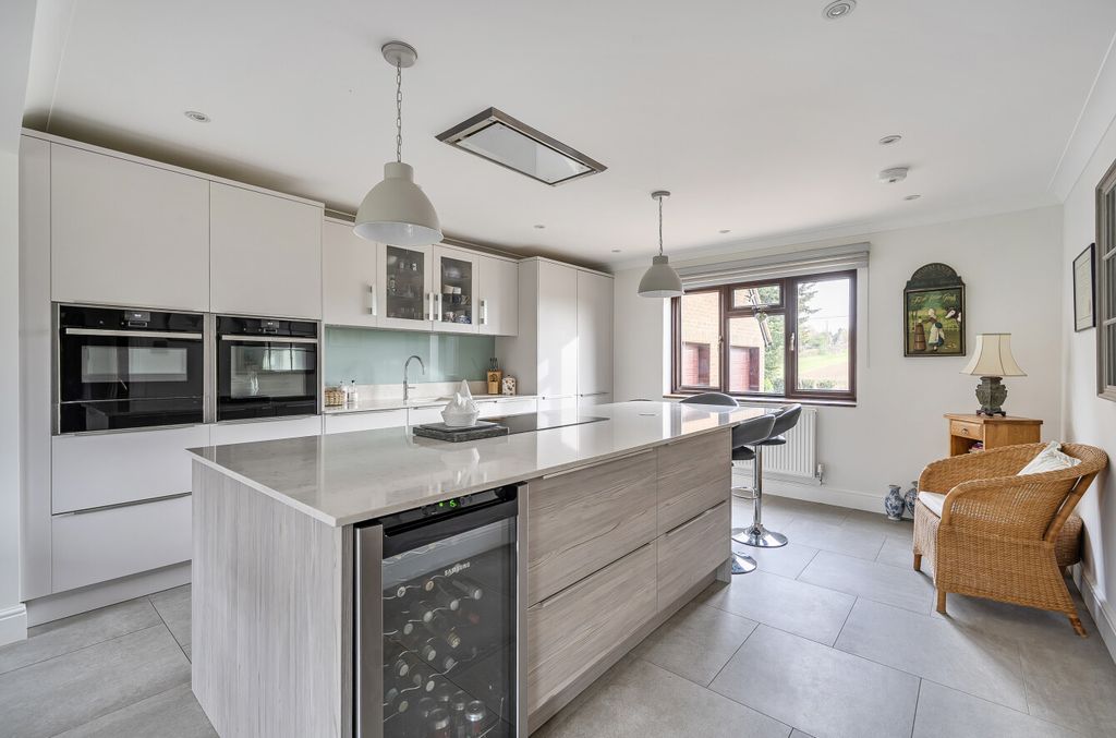 Property photo 3 of 21 1417000-21-699499...