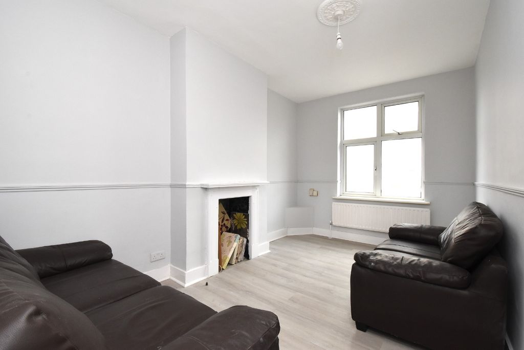 Property photo 3 of 6 5349492