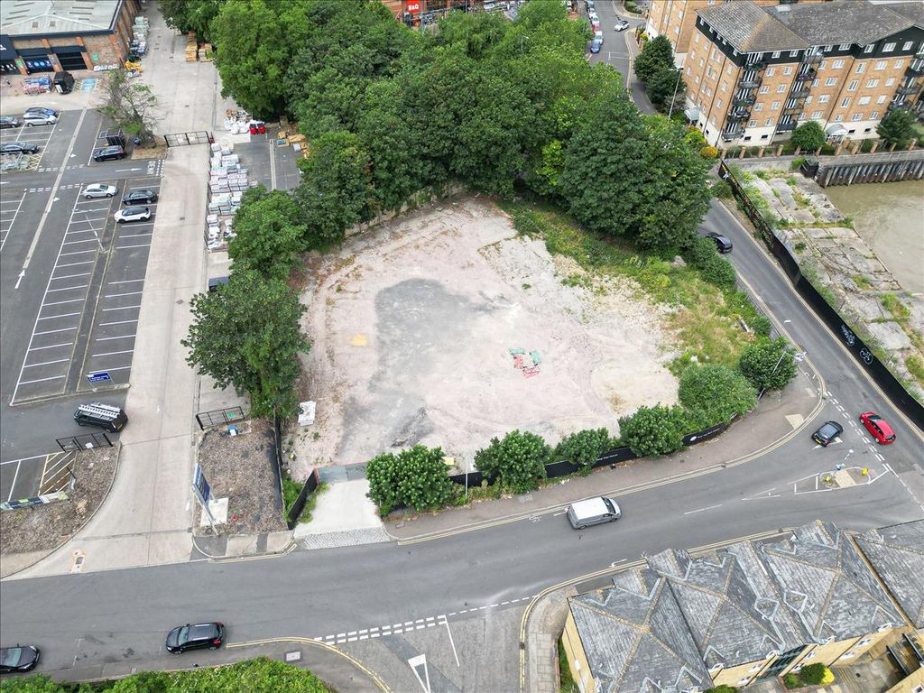 Property photo 2 of 22