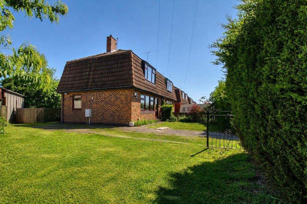 Property photo 2 of 17 1B2c4c9B-Df49-47F8-B3F9-Ab71B82A69B5.Png