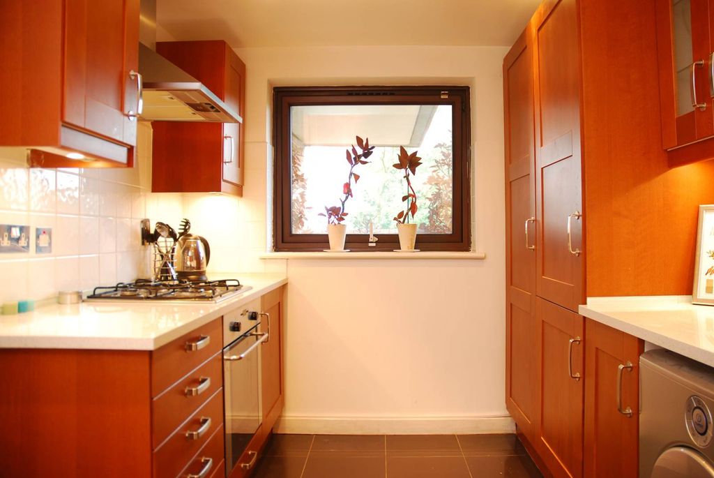 Property photo 2 of 37