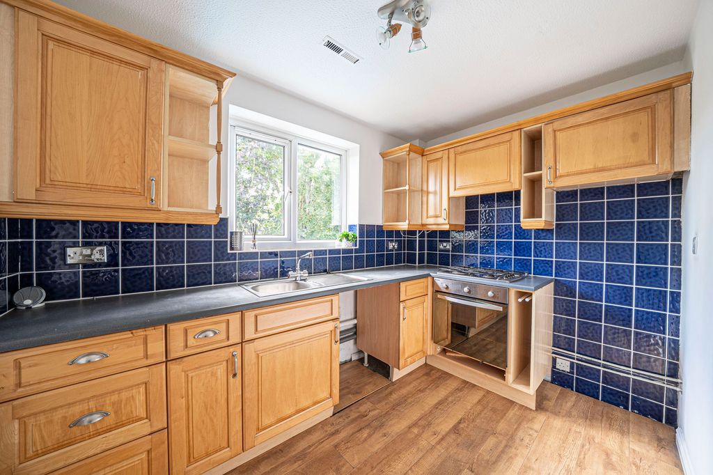 Property photo 3 of 19 Kitchen