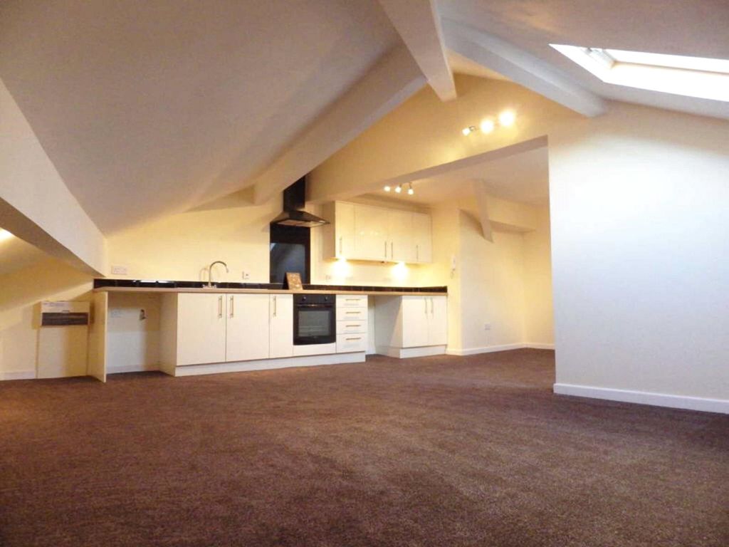 Property photo 3 of 10 Kitchen/Living Room