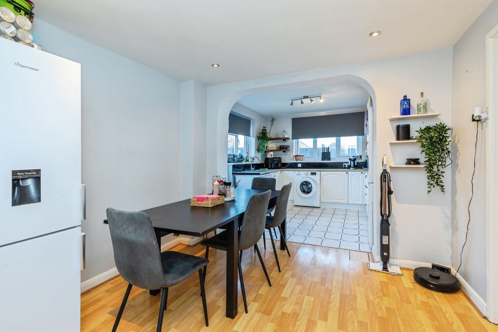 Property photo 3 of 17 Photo