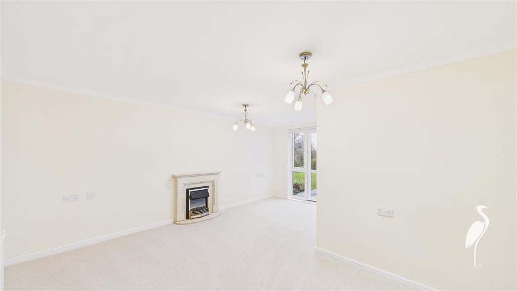 Property photo 3 of 32 Lounge