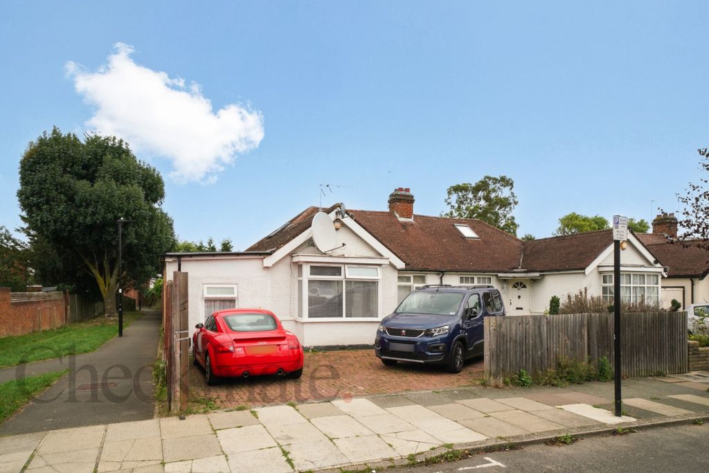 Property photo 1 of 17 4 Bedroom Semi Detached Bungalow For Sale
