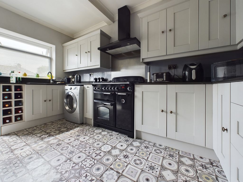 Property photo 2 of 17 Kitchen