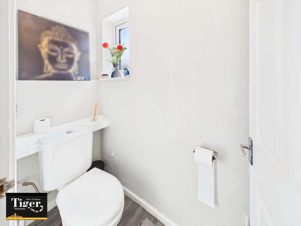 Property photo 3 of 13 Cam02176G0-Pr0633-Still008