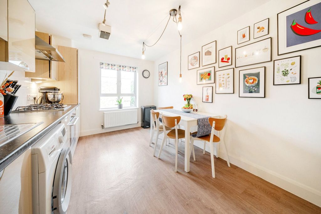 Property photo 3 of 15 1300883-5-6842Ae8...