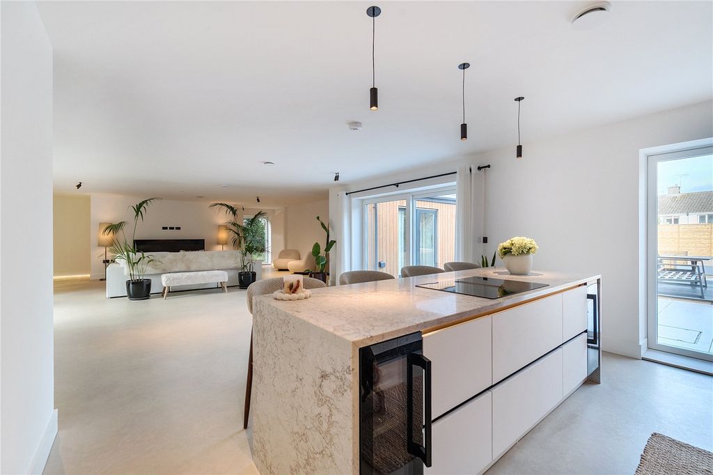 Property photo 3 of 23 Picture No. 22