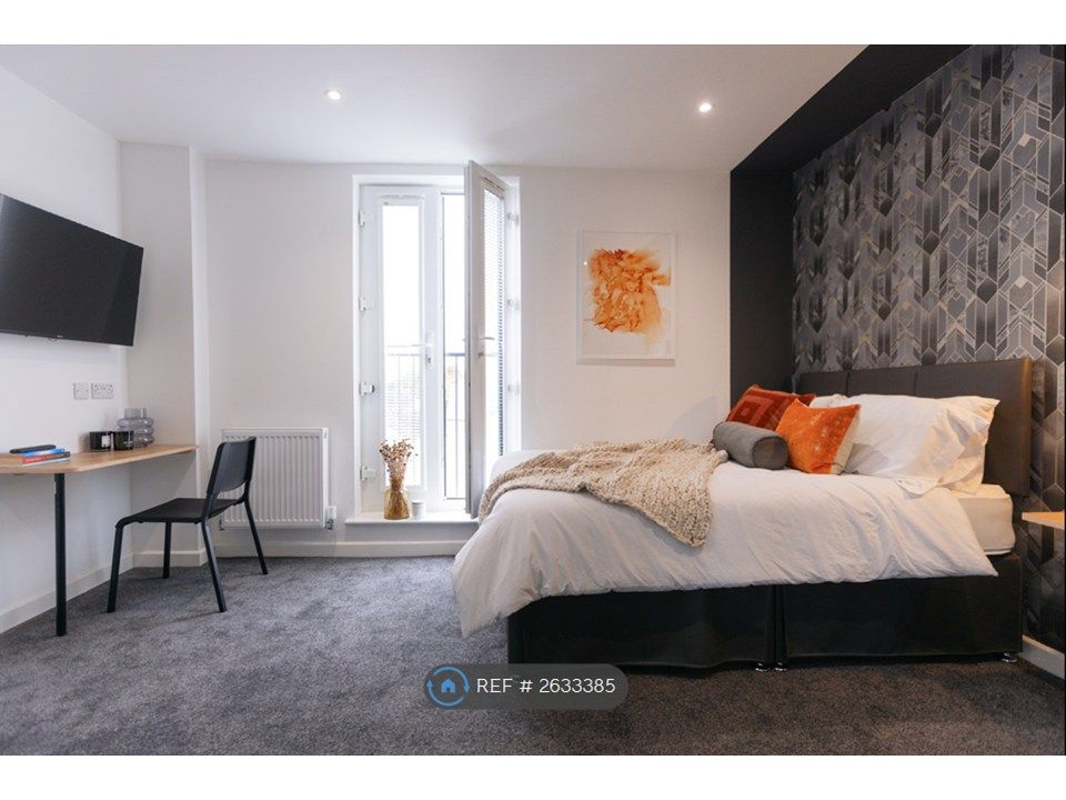 Property photo 2 of 8 Room 6