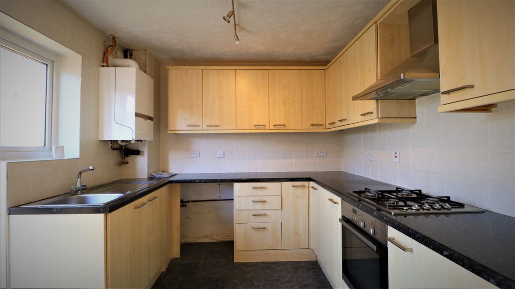 Property photo 3 of 9 Kitchen