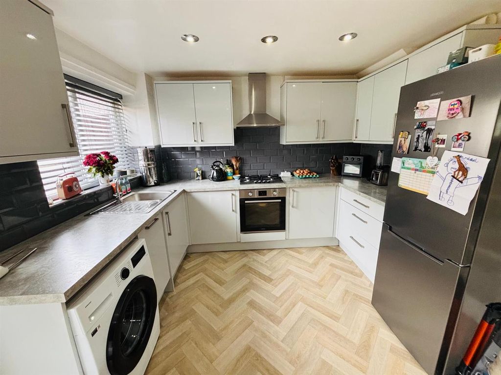 Property photo 3 of 17 Fitted Dining Kitchen: