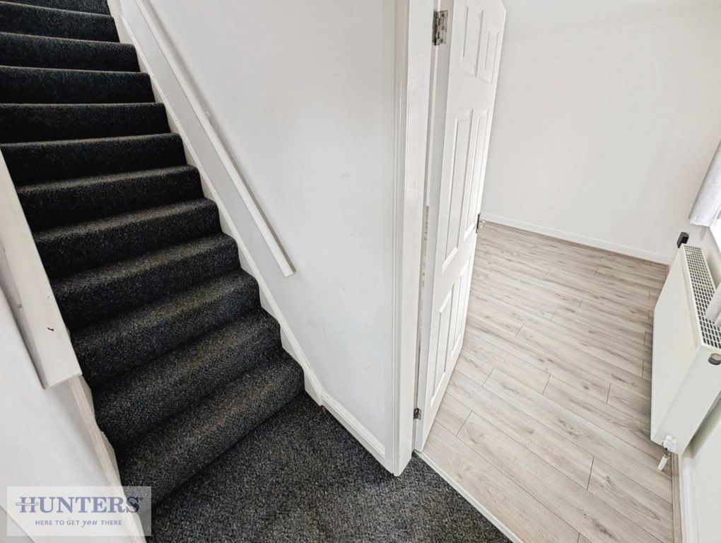 Property photo 3 of 16 Entrance Hallway