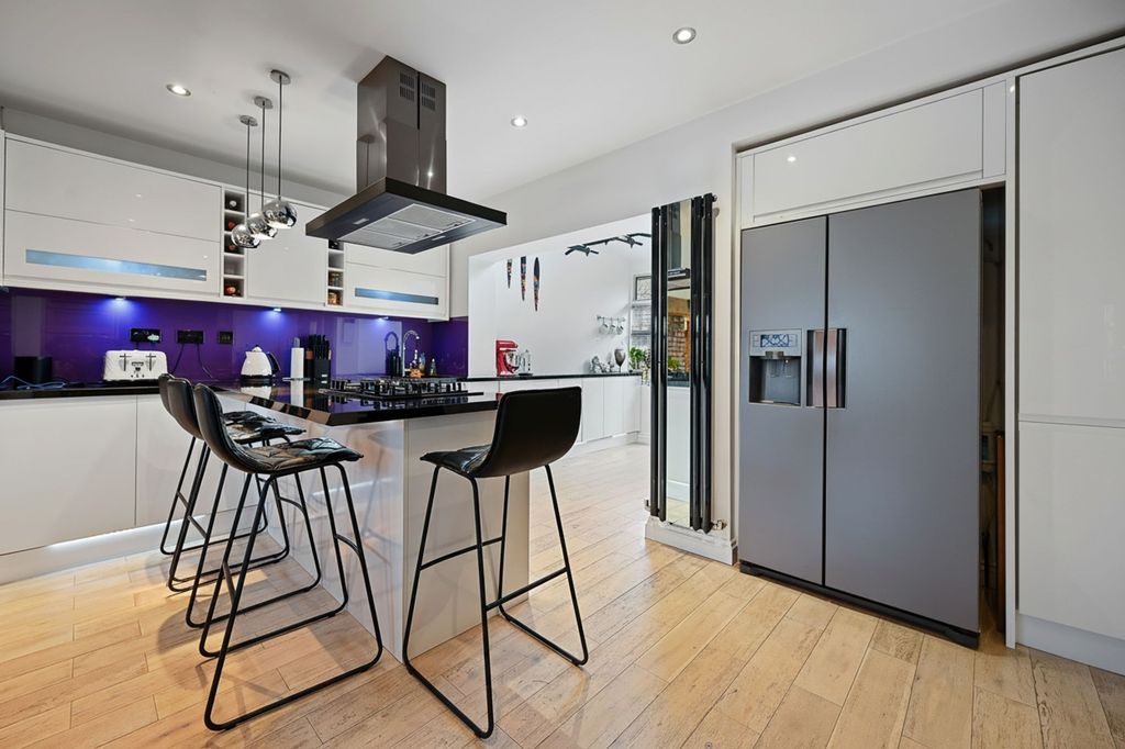 Property photo 3 of 12